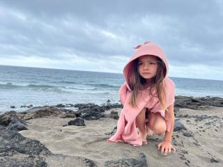 NEW!! SUMMER 2024 Novinkou na e-shopu jsou mušelínová ponča nebo ponča ze 100% lnu s ochranou proti UV záření. Vybírat...