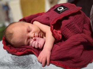 Takto vypadá klid a spokojenost. Tahle malá princezna je vnučka kamarádky mojí maminky – a právě moje mamka pro vás tyhle...